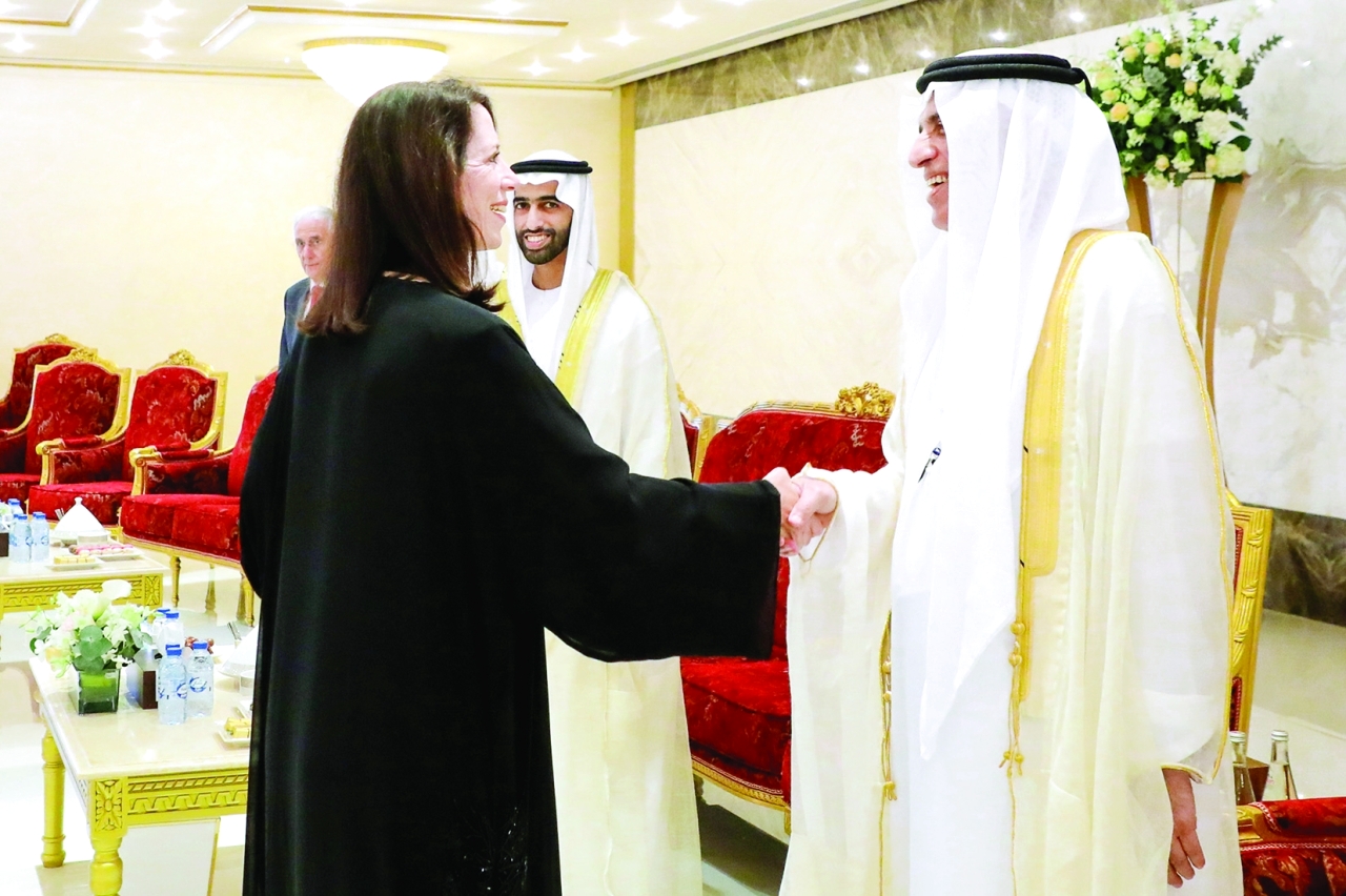 "حاكم رأس الخيمة خلال استقبال المهنئين"