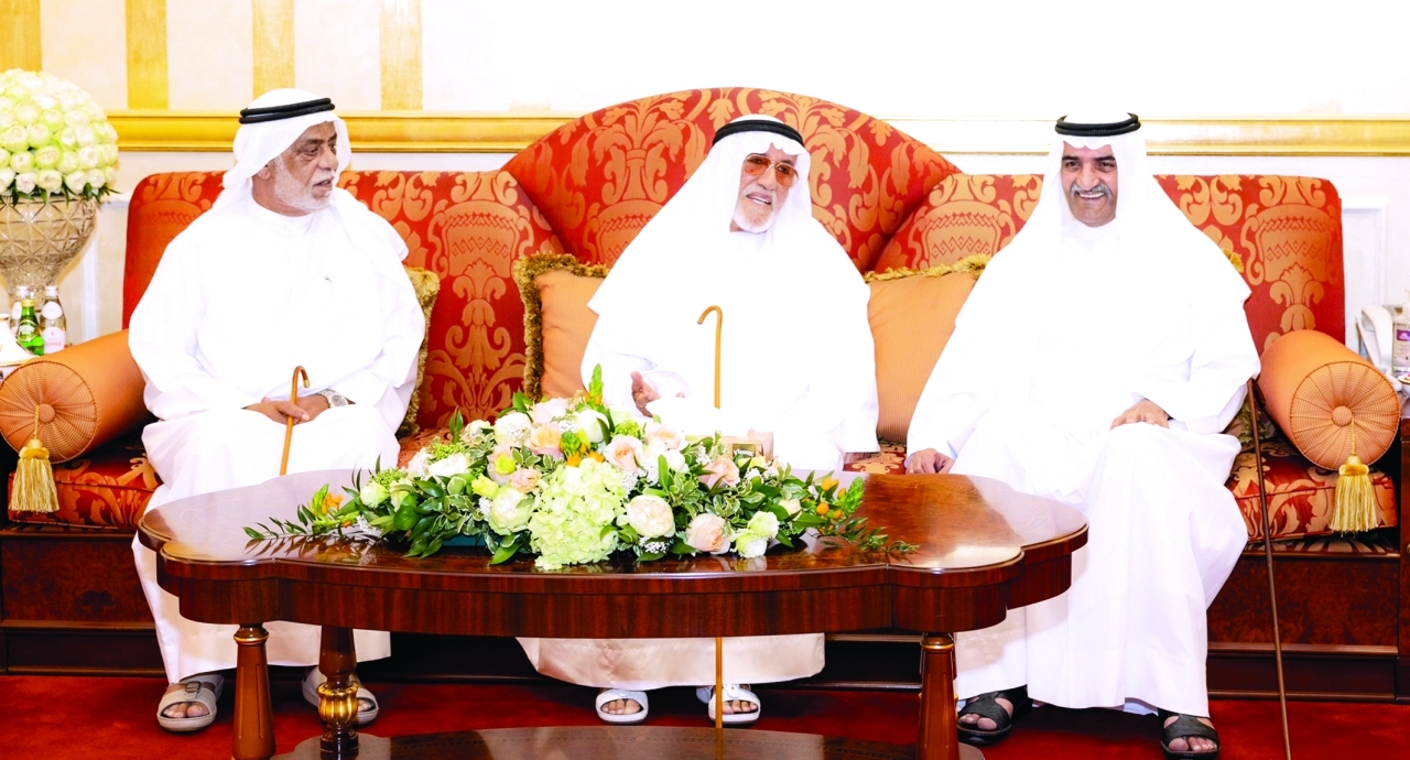 "حمد الشرقي خلال استقبال المهنئين"