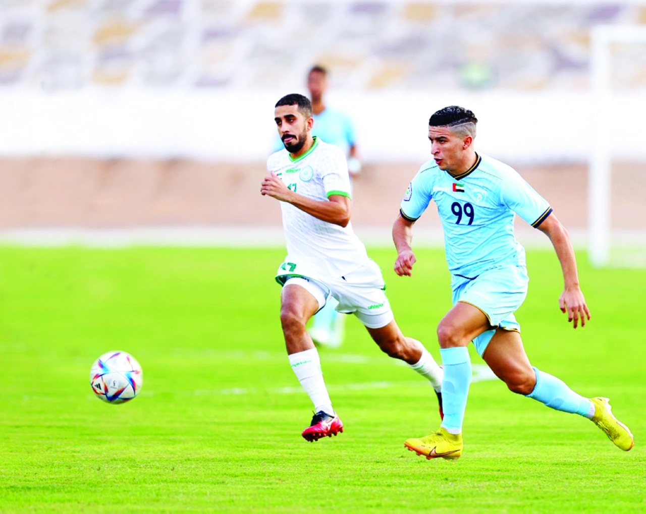 "البرازيلي فينكيوس لوبيز خلال مشاركته في مباراة حتا | البيان"