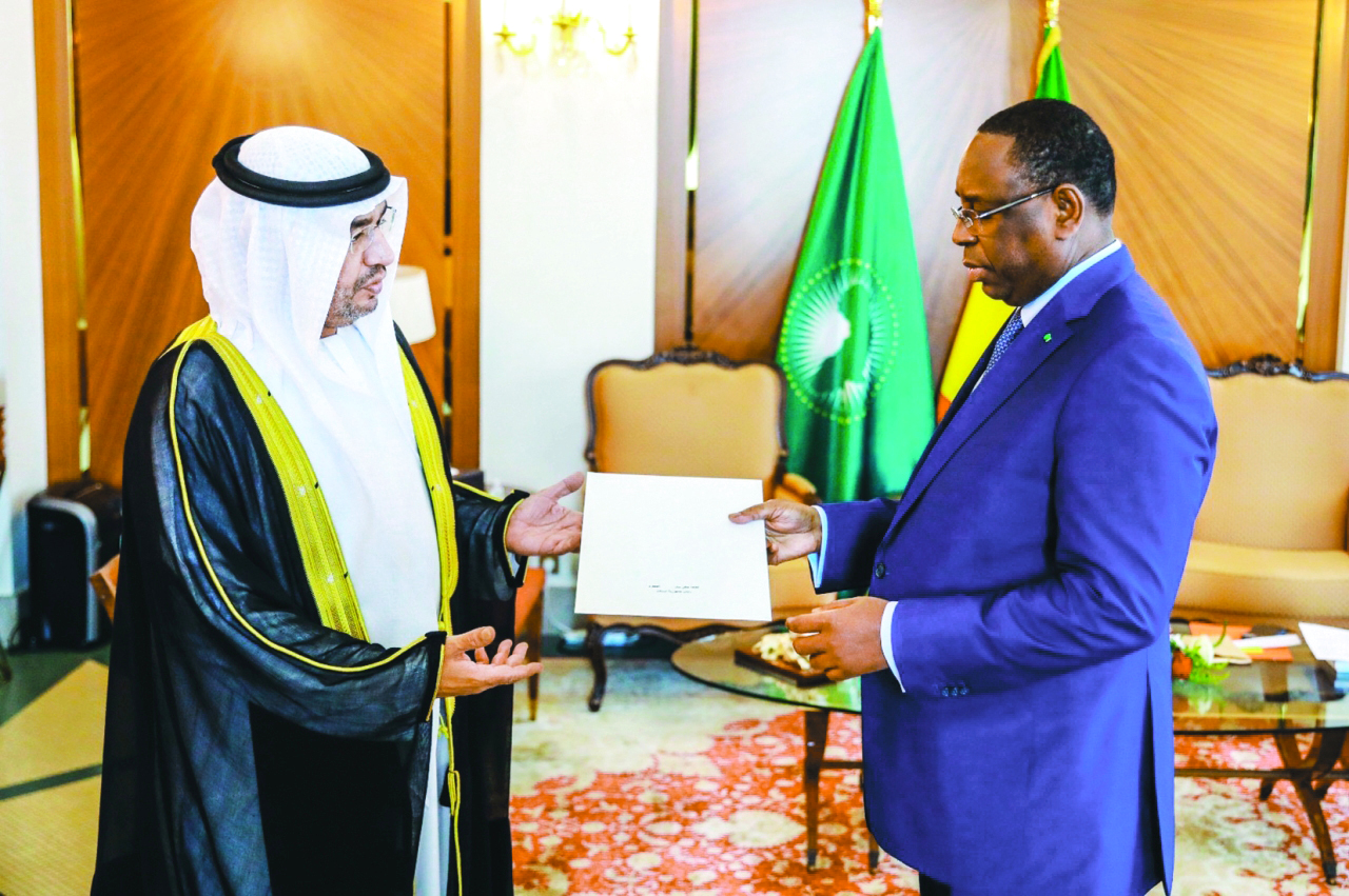 "رئيس جمهورية السنغال خلال تسلّم الرسالة | وام"