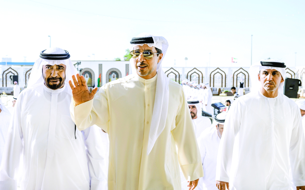 "منصور بن زايد خلال حضور مراسم حفل الزفاف | وام"