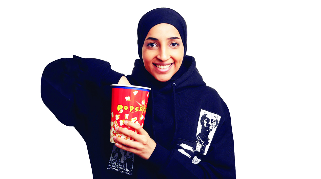 الإماراتية سمية سالم شغف بالسينما وتألق في «التواصل الاجتماعي»