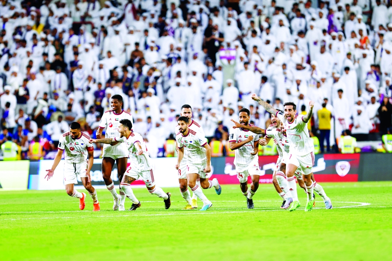 "لاعبو الشارقة واحتفالية الفوز   | تصوير: سيف الكعبي"