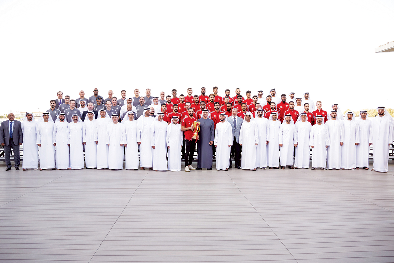 "محمد بن زايد أثنى على الأداء المتميز لبطولة نهائي كأس رئيس الدولة خلال استقباله فريق الشارقة الفائز بالبطولة | أرشيفية"