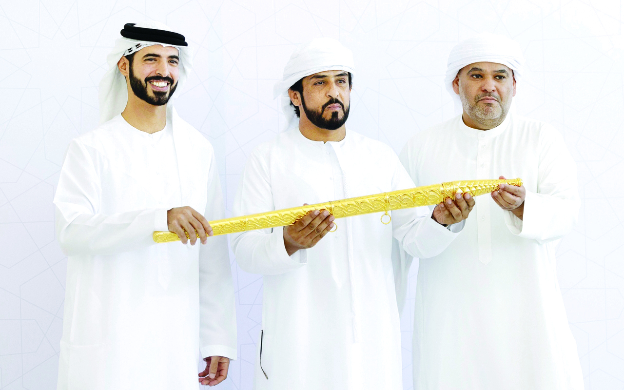 "خليفة بن سلطان بن حمدان خلال مراسم التتويج | البيان"
