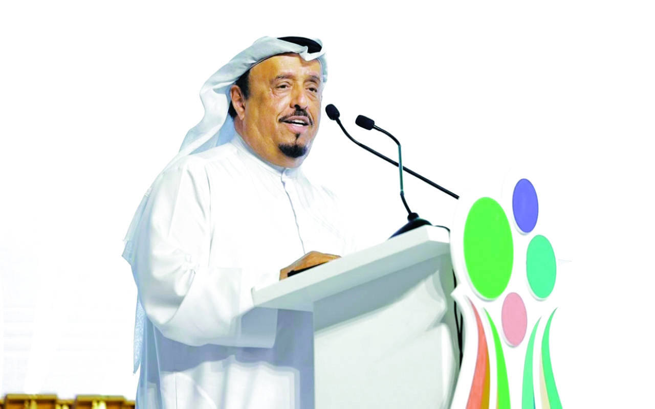 "ضاحي خلفان متحدثاً خلال الملتقى السنوي"