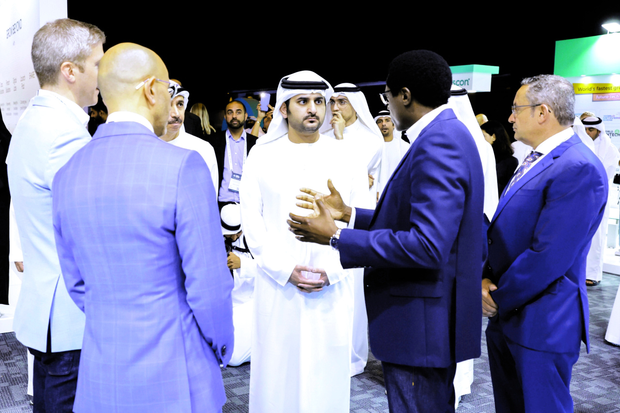 ".. وفي حوار مع ضيوف القمة"