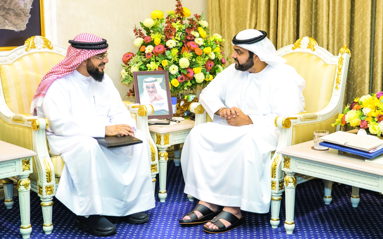 "محمد الشرقي خلال لقاء عبدالله آل بركت | وام"