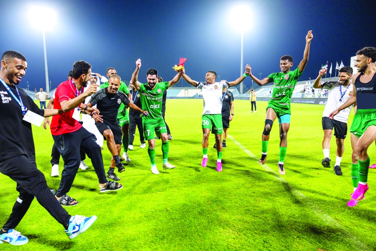 "من احتفالات اللاعبين بدرع الدوري | من المصدر"