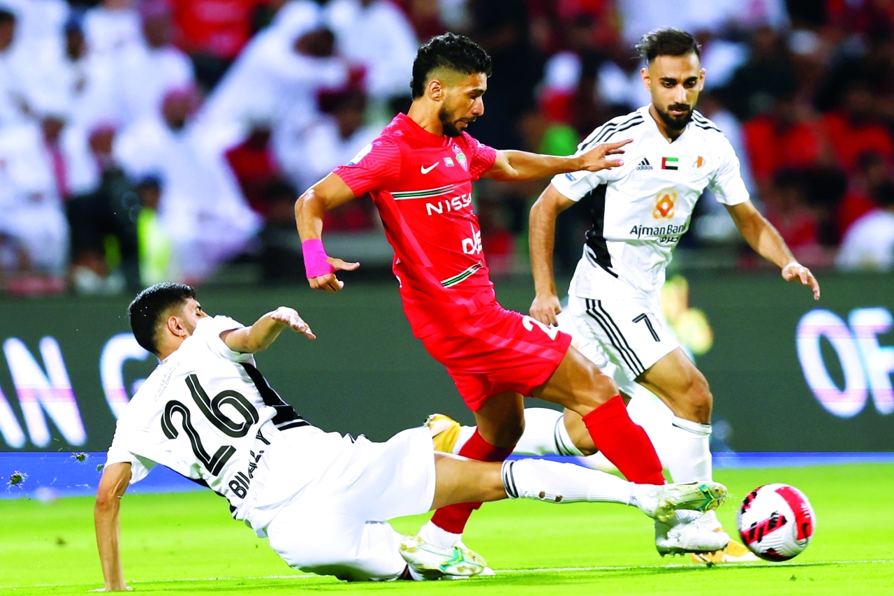 "هجمة لشباب الأهلي على مرمى عجمان | تصوير:  سالم خميس"