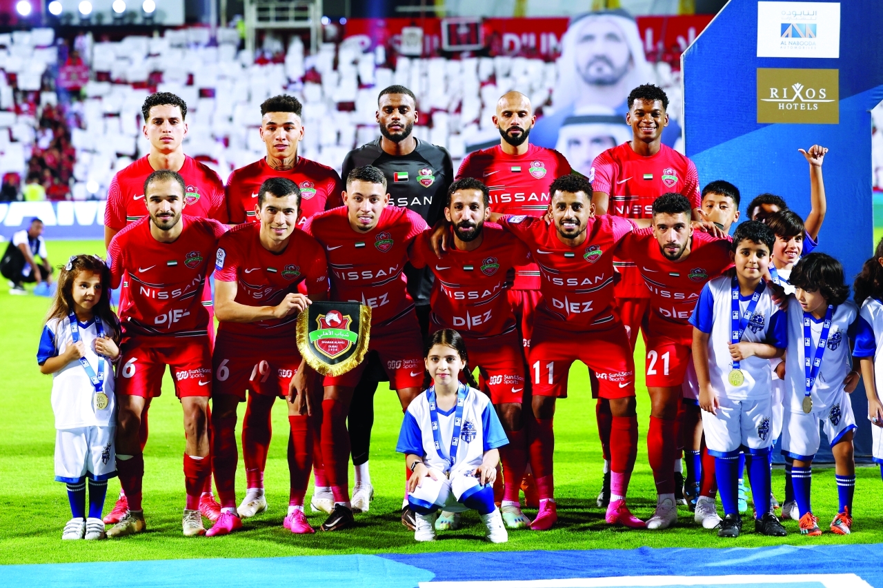 "أبطال الدوري وصورة الاحتفالية باللقب | تصوير - سالم خميس"