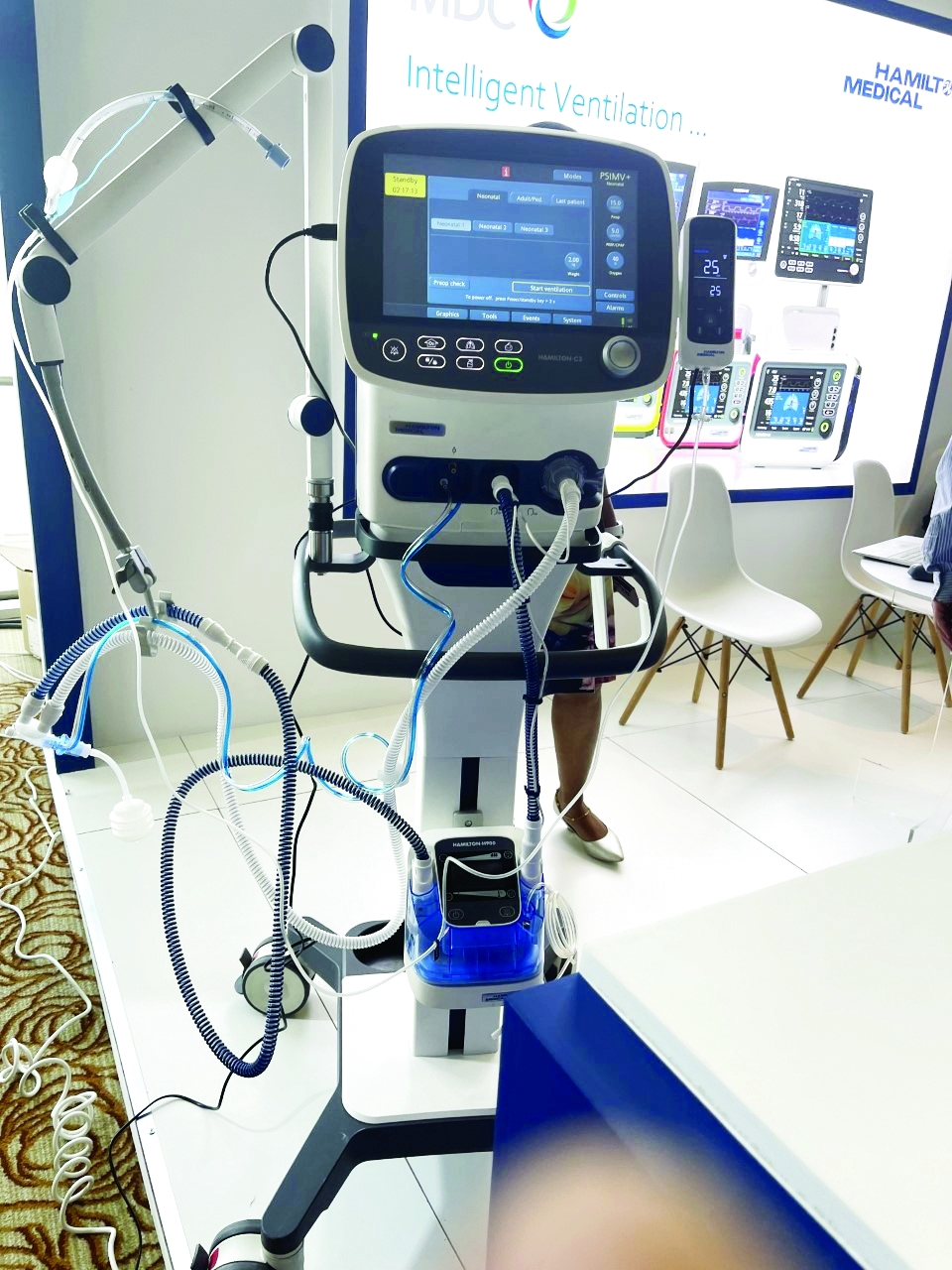 "الجهاز يعمل ذاتياً لإعطاء الأدوية والتنفس الصناعي | من المصدر"