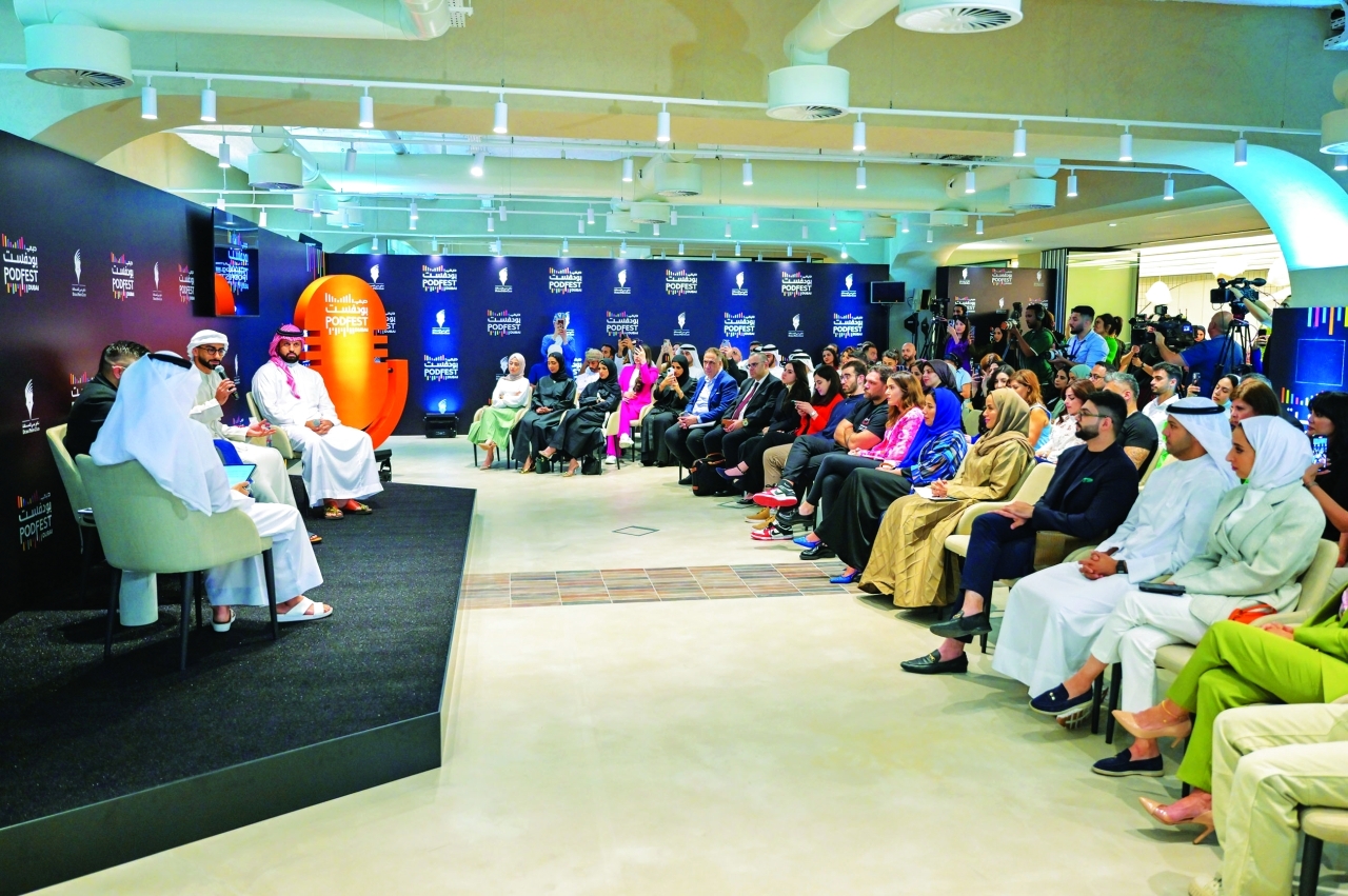 "منى المري وميثاء بوحميد خلال حضور جلسة «قصص ملهمة» | تصوير: محمد هشام"