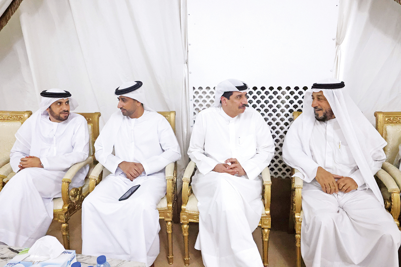 "عيسى كاظم وفهد الحساوي وعدد من المعزين"