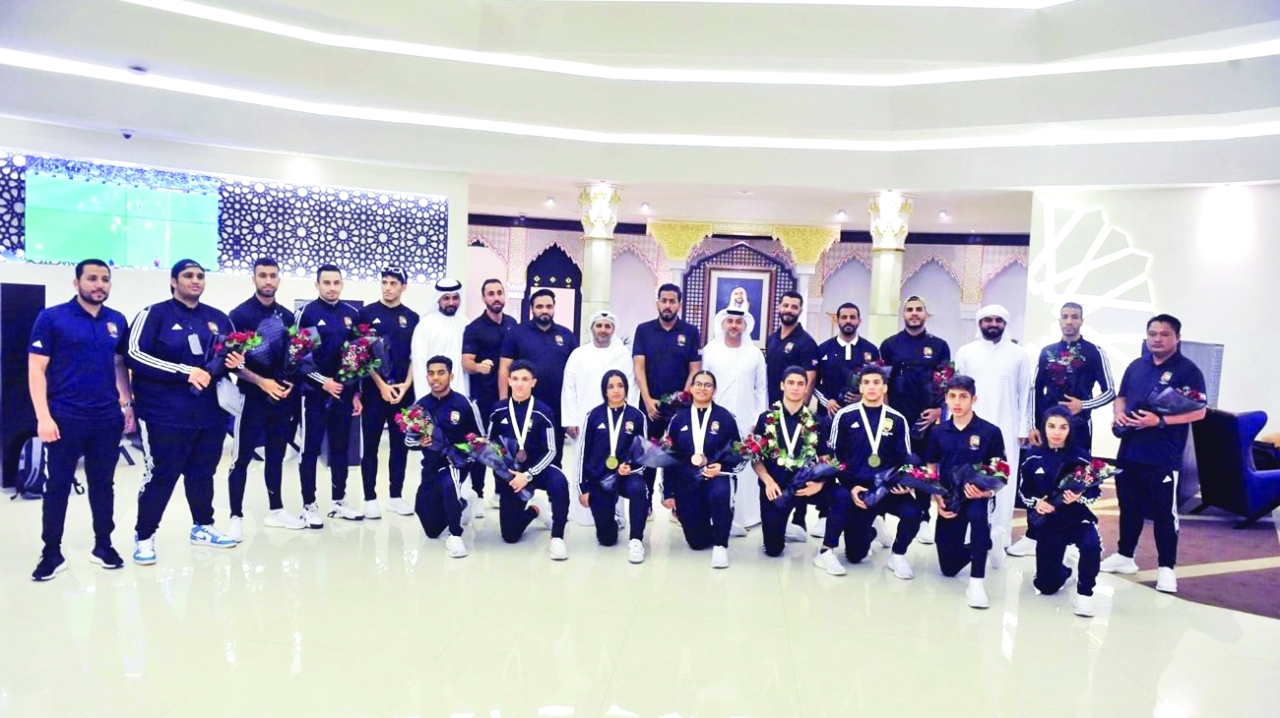 "جانب من استقبال بعثة المواي تاي عند عودتها من تايلاند | البيان"