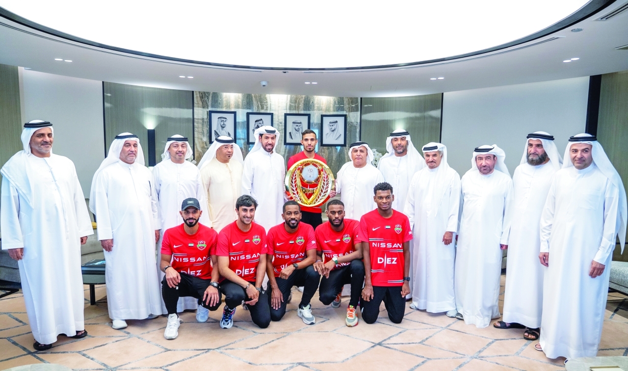 "مطر الطاير يتوسط وفد نادي شباب الأهلي بحضور سعيد حارب وناصر آل رحمة | البيان"