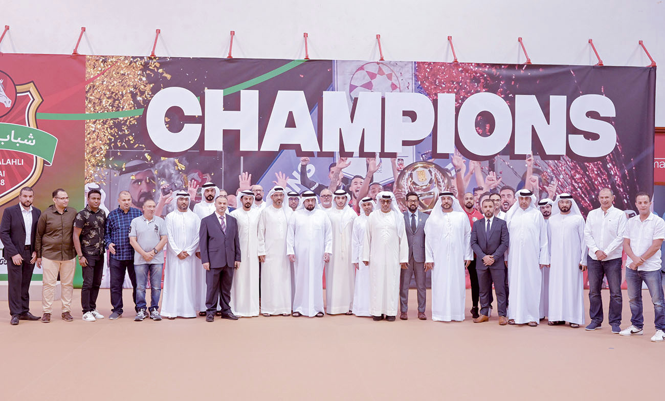 "أحمد بن محمد خلال استقبال وفد شباب الأهلي بطل دوري المحترفين بحضور محمد بن راشد بن محمد | تصوير: محمد هشام"