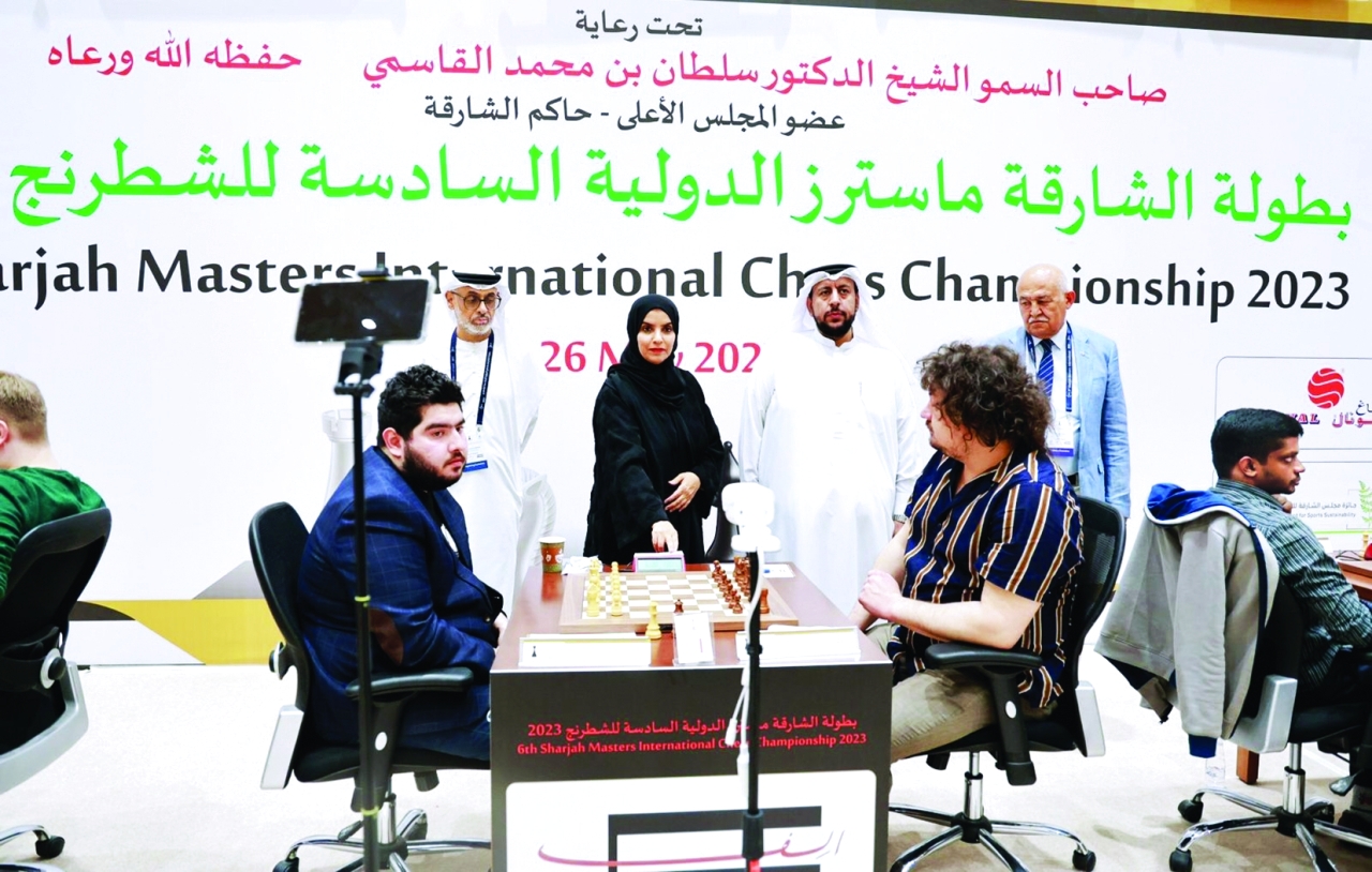 "نجلاء الشامسي تعطي شارة البداية | البيان"