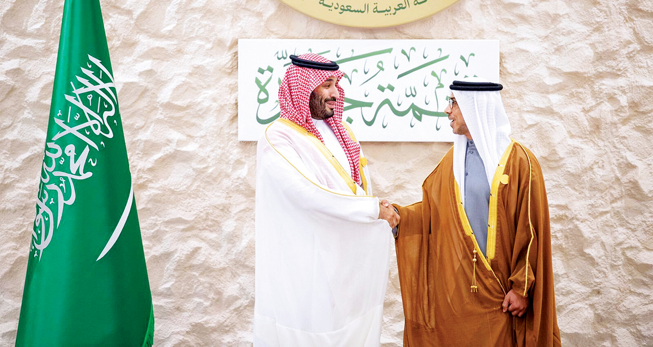 "منصور بن زايد خلال لقائه محمد بن سلمان | وام"