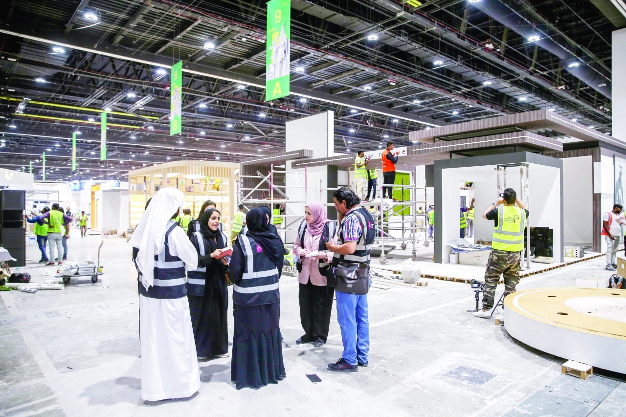 "جانب من الجولة الإعلامية للاطلاع على الاستعدادات المتعلقة بانطلاق المعرض | من المصدر"