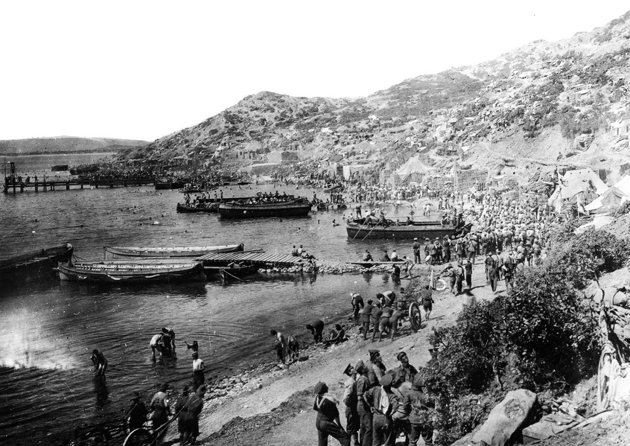 "1915 إيطاليا تعلن الحرب على ألمانيا وتنضم إلى الحلفاء في الحرب العالمية الأولى."