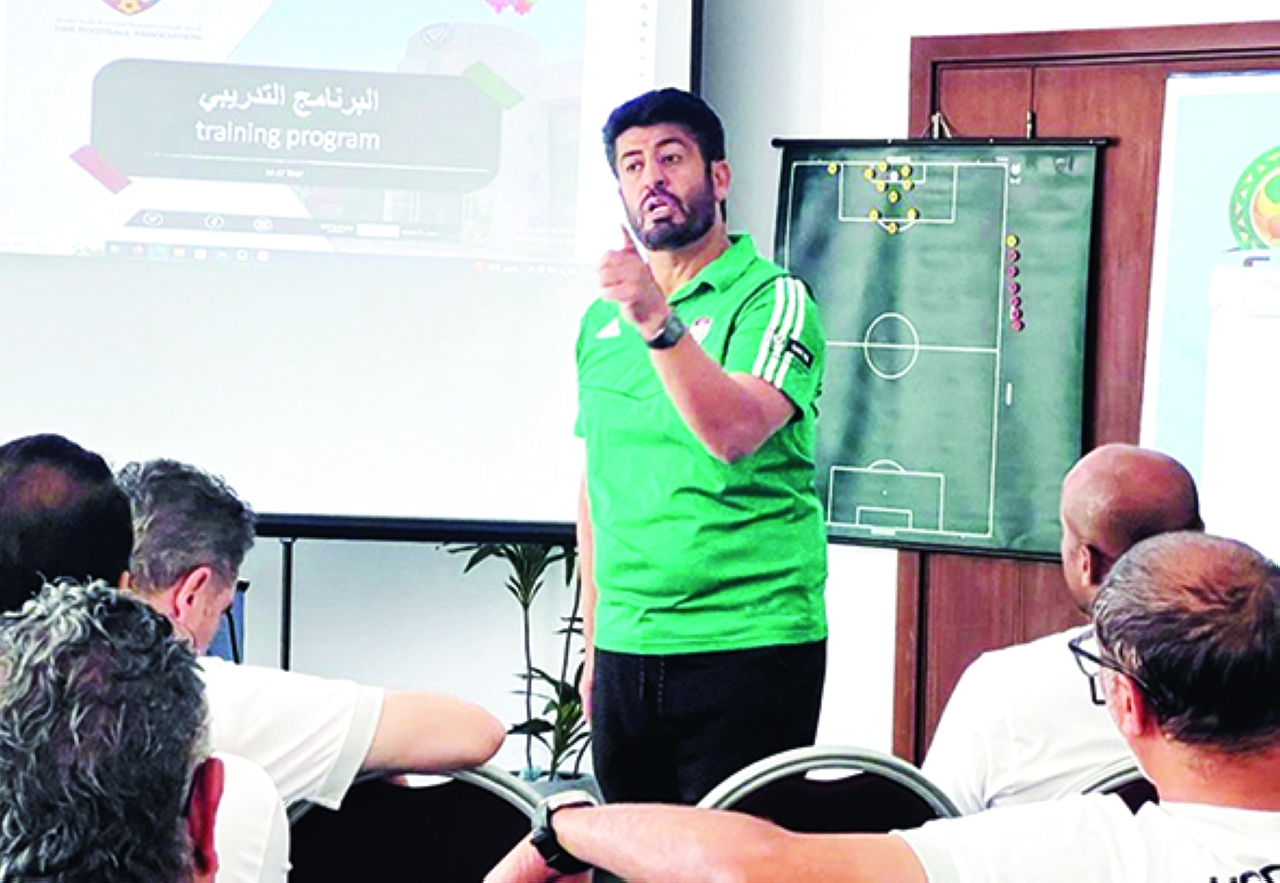 "حسن إسماعيل خلال الدورة التدريبية | البيان"