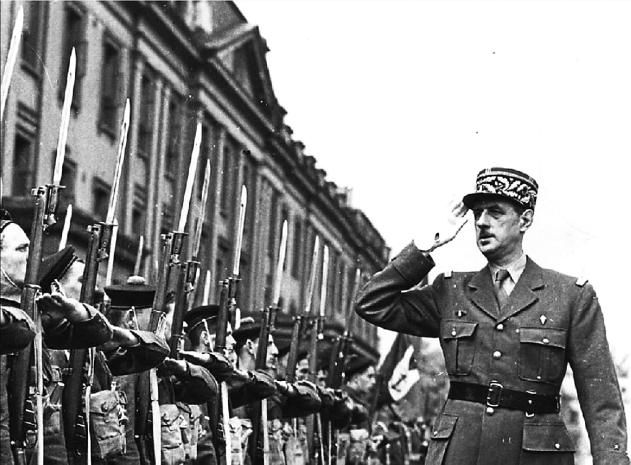 "1958 بطلب رئيس الجمهورية رينيه كوتي، شارل ديغول يتولى رئاسة الحكومة الفرنسية ويطلق تأسيس الجمهورية الخامسة."