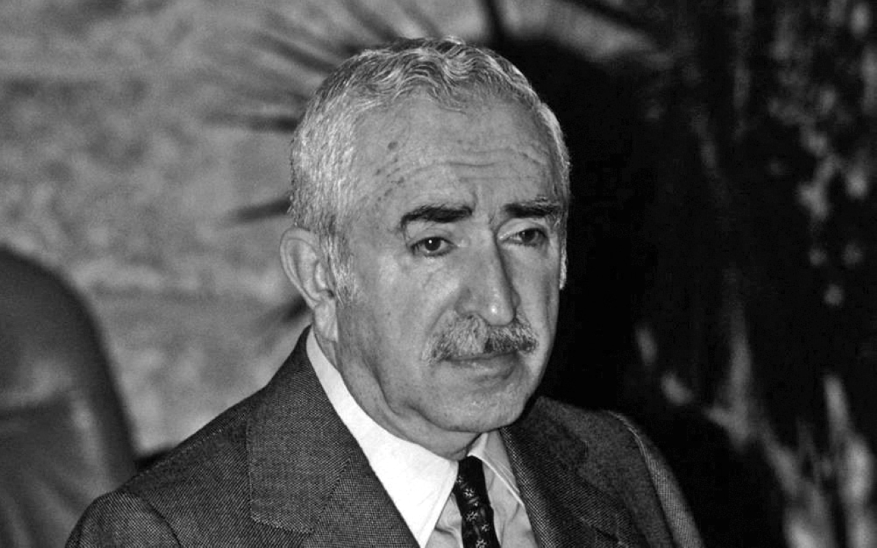 "1987 اغتيال رئيس وزراء لبنان رشيد كرامي بتفجير مروحيته."