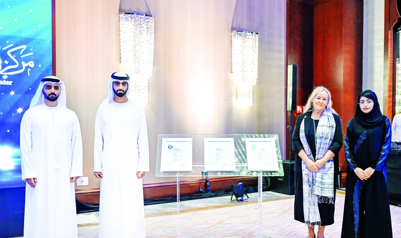 "حميد بن عمار خلال مراسم تسليم الشهادات | وام"