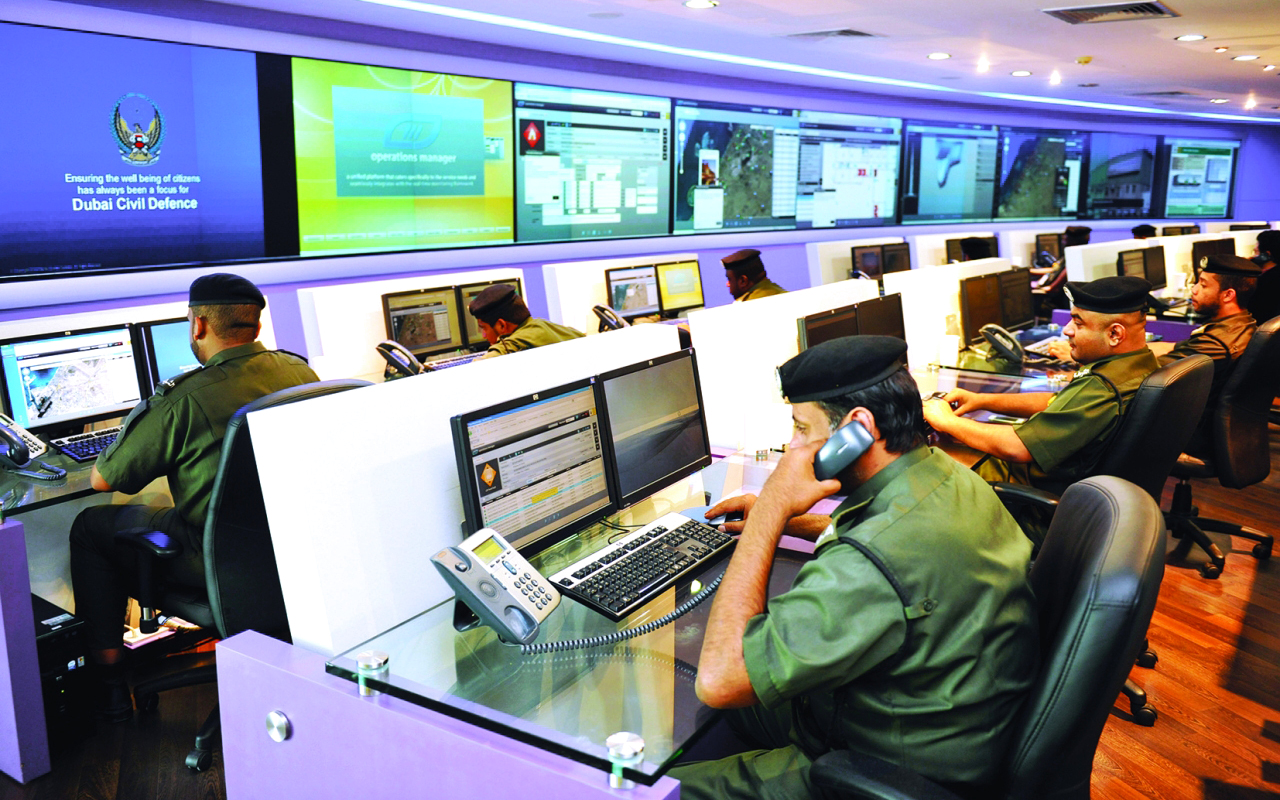 "جانب من غرفة عمليات الدفاع المدني | من المصدر"