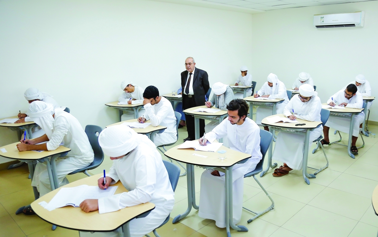 طلبة «الثانوية» يستهلون الامتحانات اليوم بـ«الفيزياء»