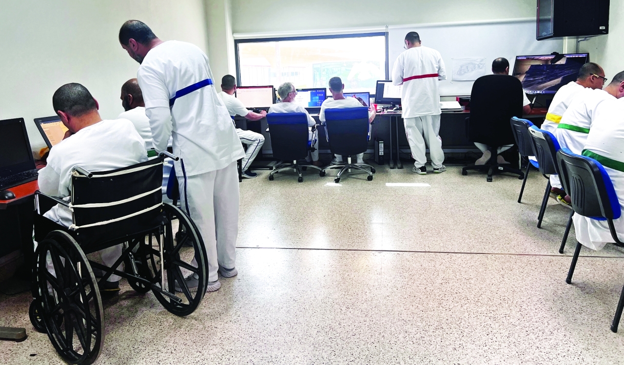 "نزلاء خلال مشاركتهم في إحدى الدورات | من المصدر"