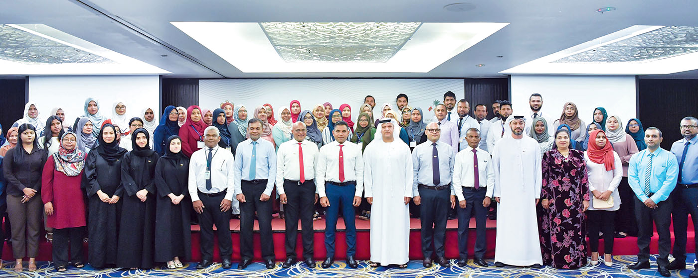 حكومة الإمارات تعزز قدرات موظفي المالديف في تطوير الخدمات