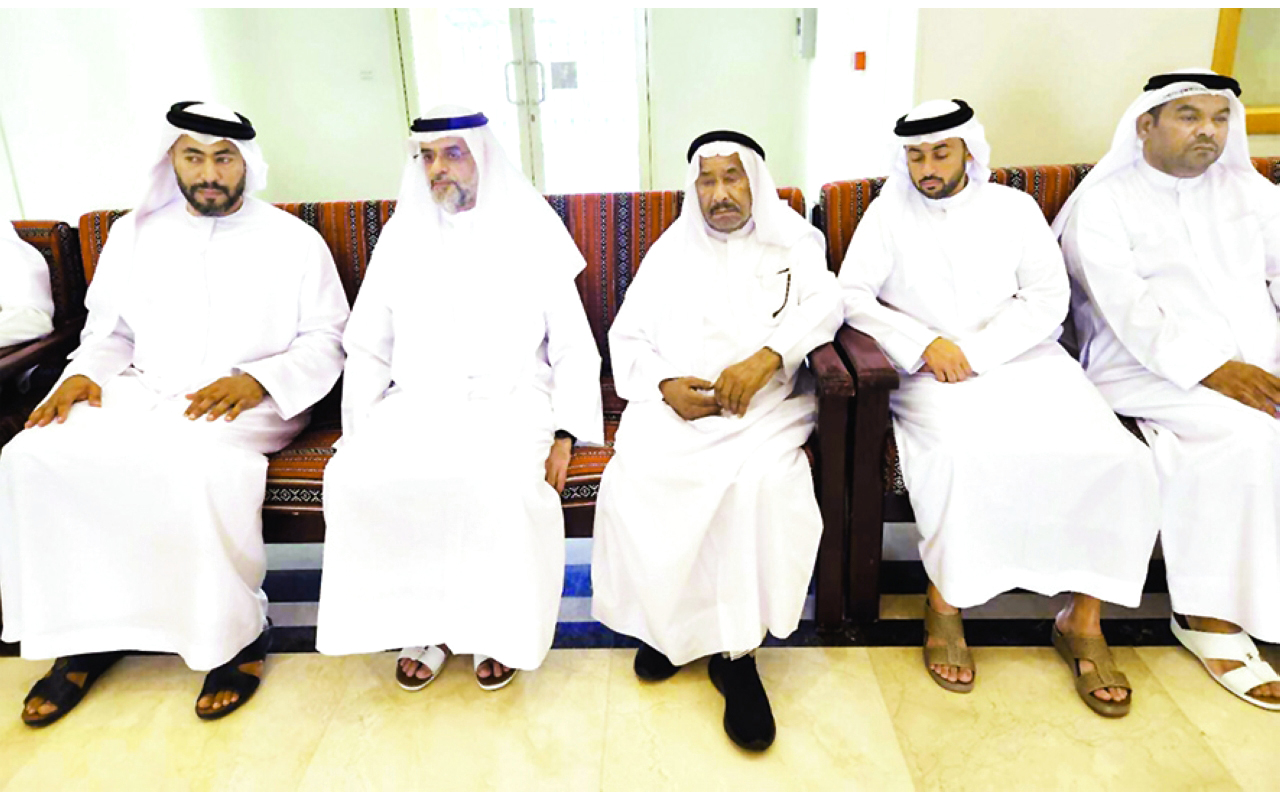 "ولي عهد الشارقة خلال تقديم واجب العزاء| وام"