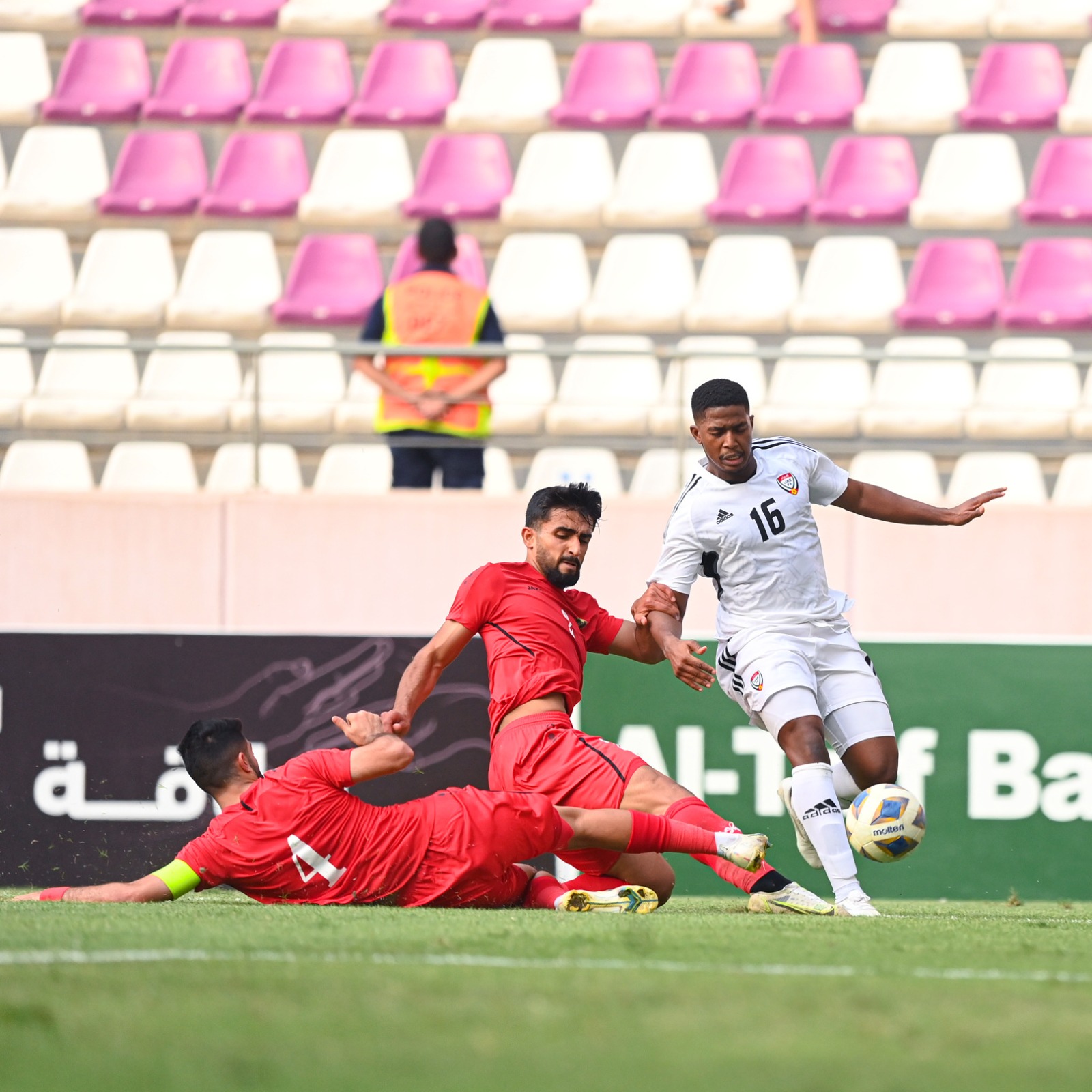 "من مباراة الإمارات والأردن في الجولة الأولى."