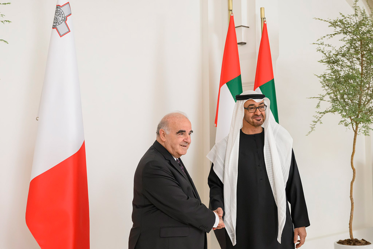 "محمد بن زايد خلال استقباله جورج فيلا"