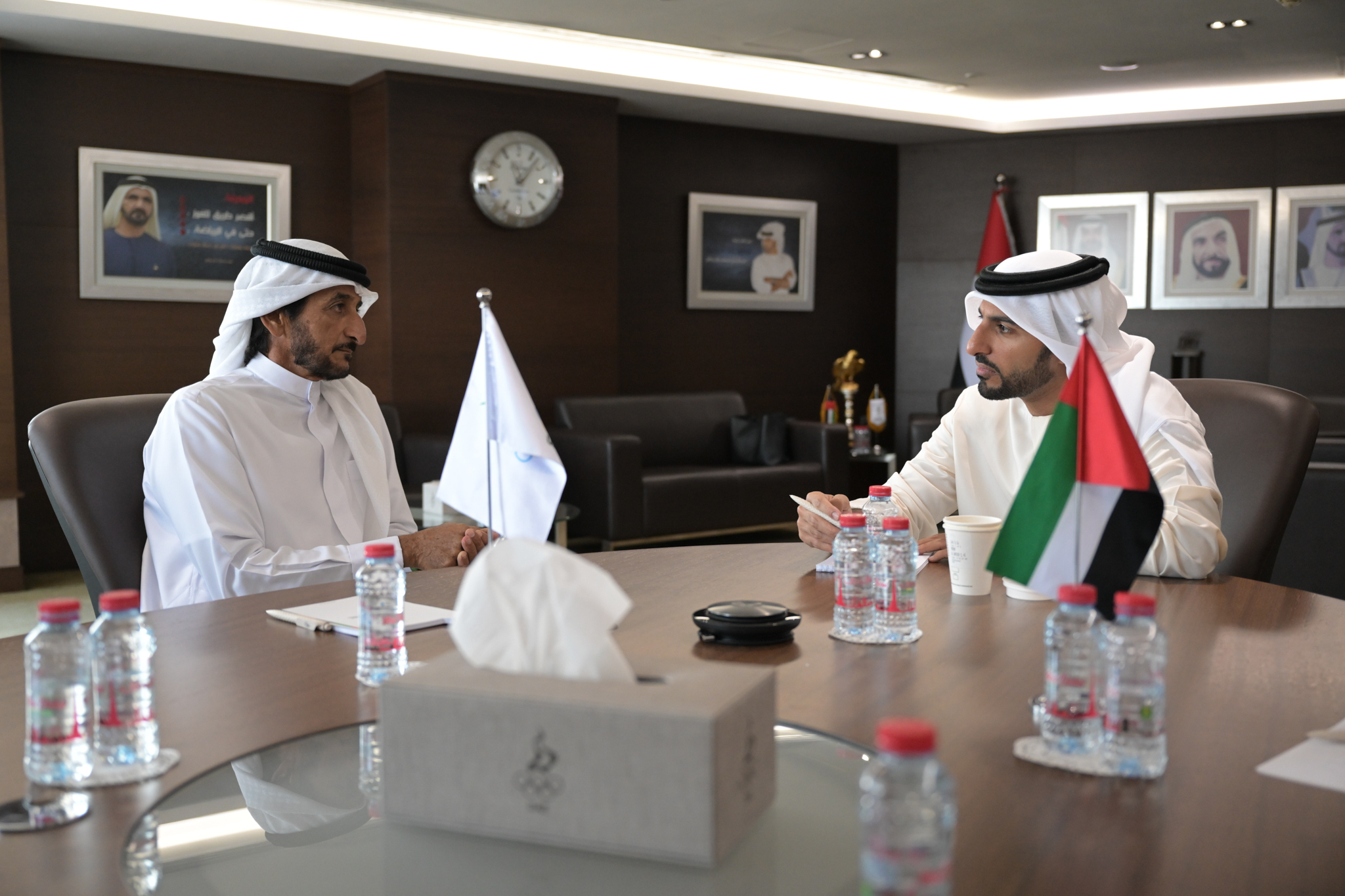 الأولمبية الإماراتية تطلع على استعدادات الاتحادات الرياضية لأولمبياد "باريس 2024"