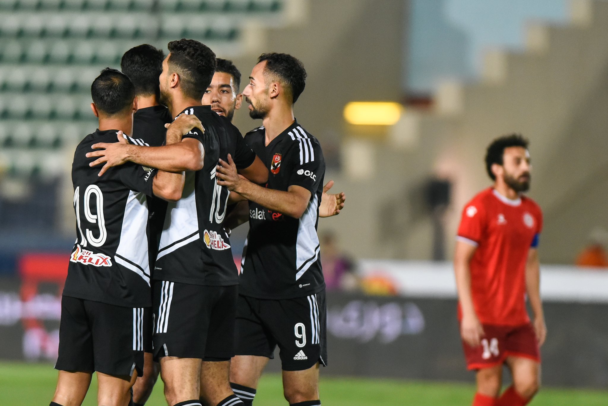الأهلي يستعيد قمة الدوري المصري ويدفع بحرس الحدود للهبوط