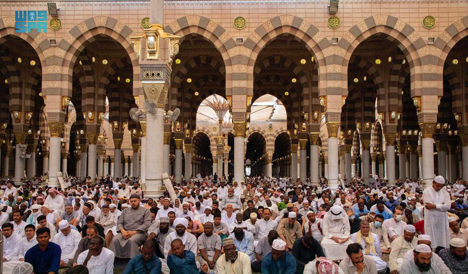 مليون و200 ألف مسلم يؤدون صلاة الجمعة في الحرمين الشريفين