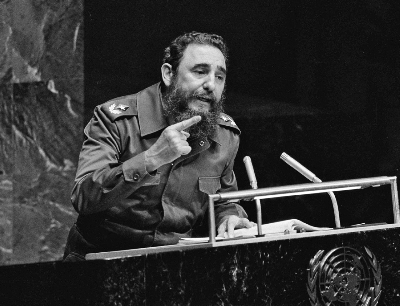 "1960 الرئيس الكوبي فيدل كاسترو يحظر شركة البترول الأمريكية «تكساكو» ويصادر ممتلكاتها."