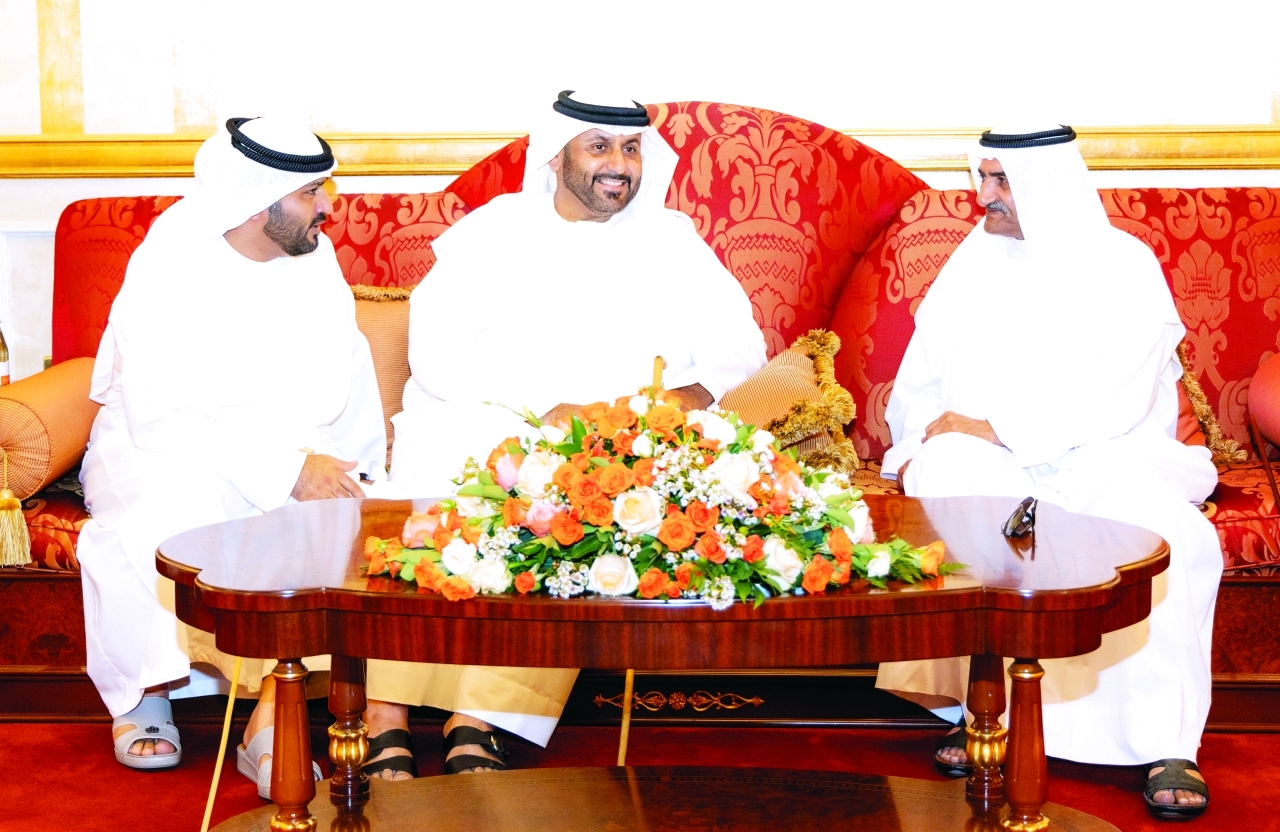 "حاكم الفجيرة خلال استقبال المهنئين"