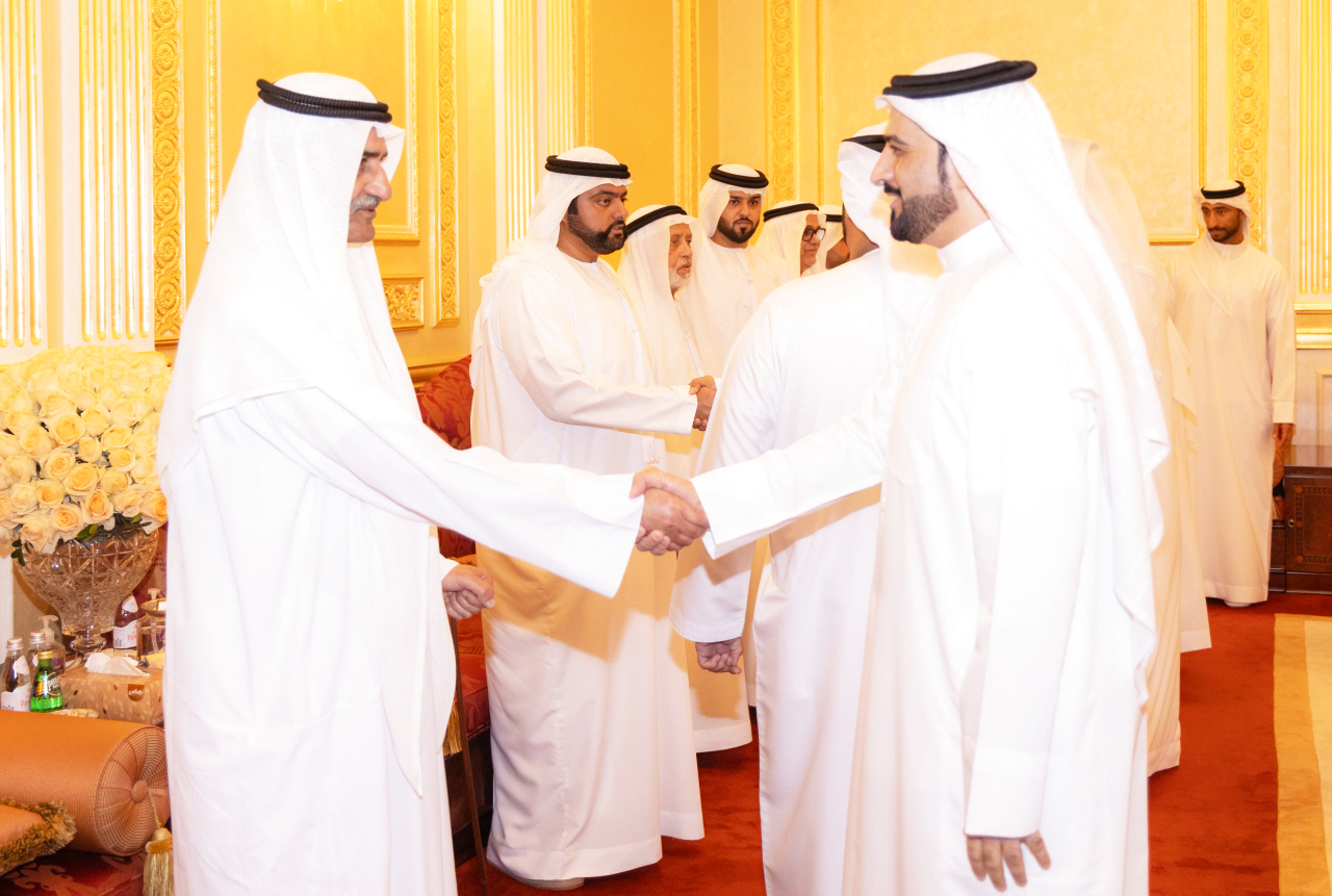 "حمد الشرقي ومحمد بن حمد خلال تقبل التهاني"