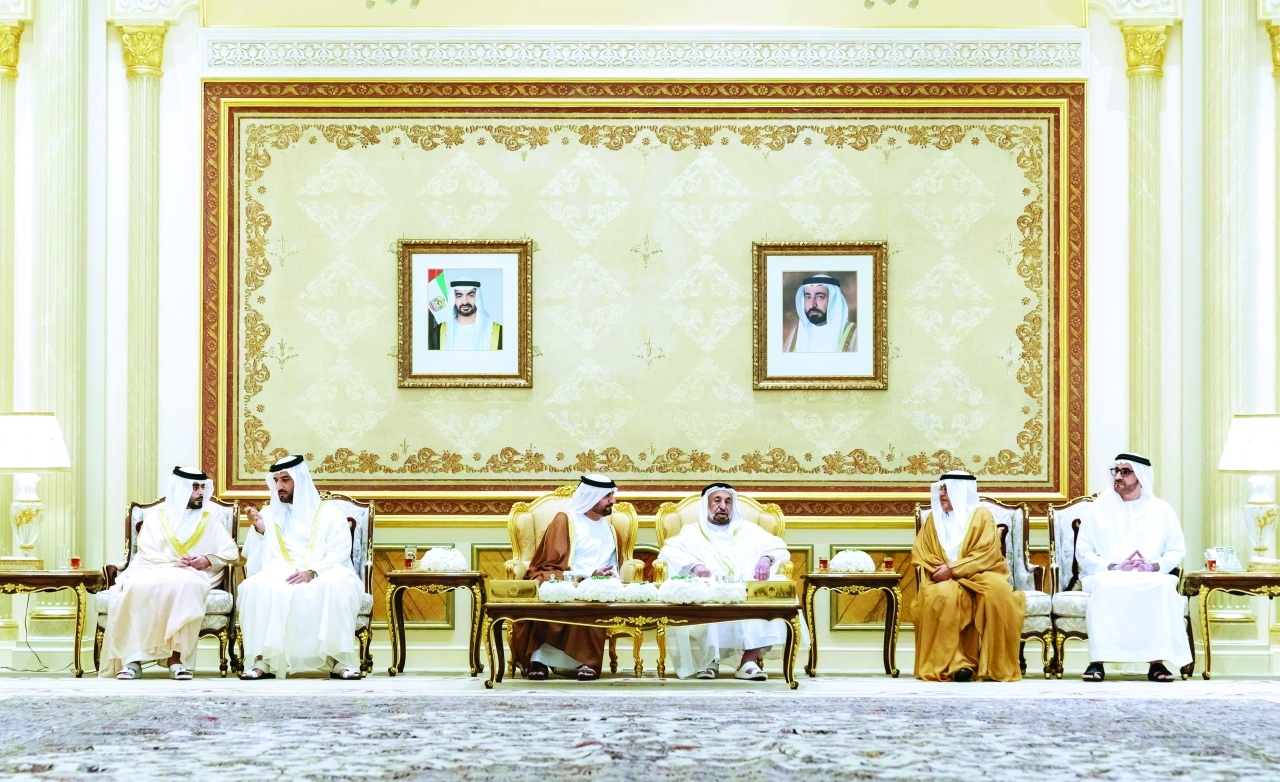 "سلطان القاسمي خلال استقبال المهنئين بالعيد بحضور عبد الله بن سالم وسلطان بن أحمد | وام"