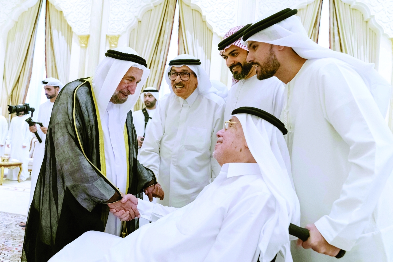 "سموه معايداً أحد المهنئين"
