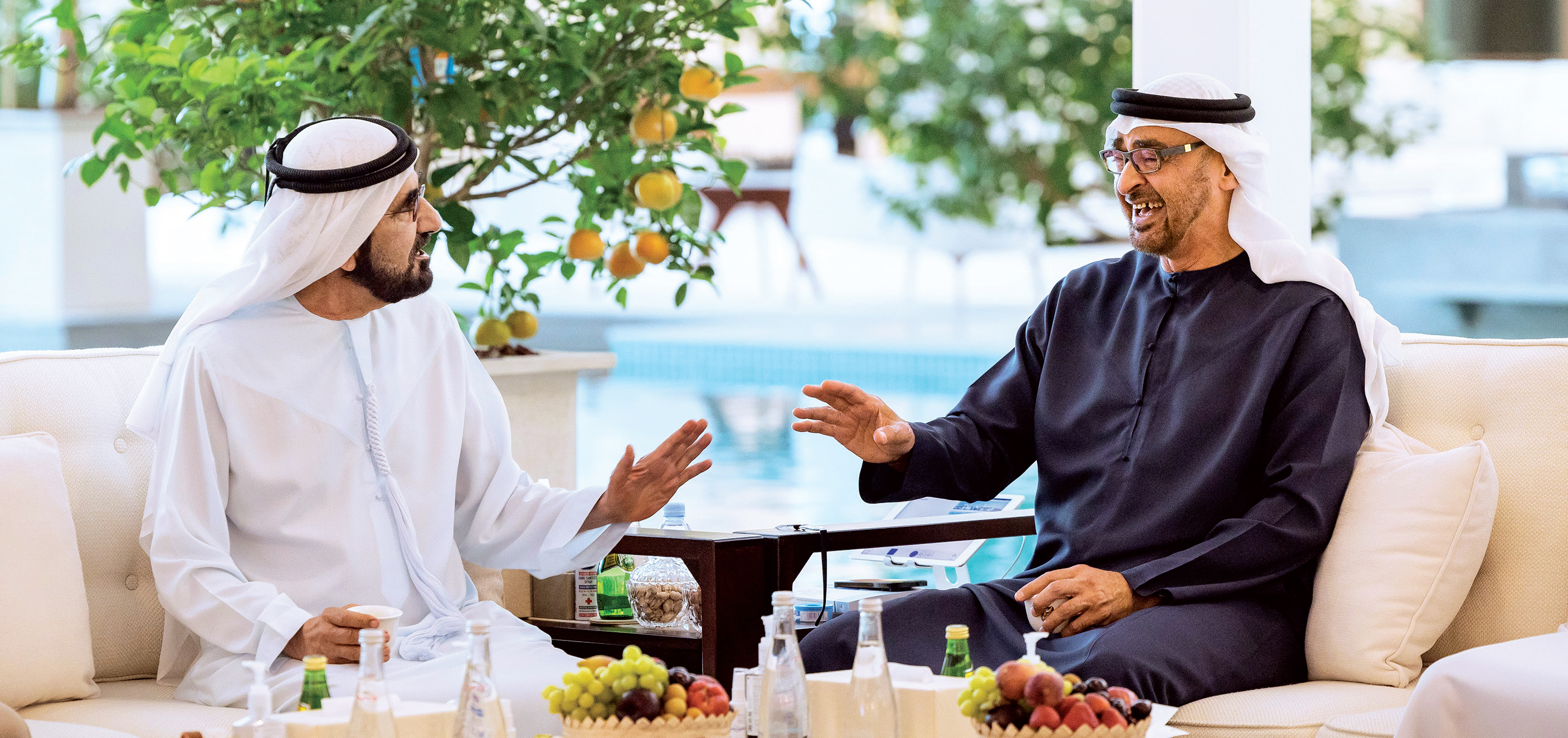 "محمد بن زايد في حديث أخوي مع محمد بن راشد | تصوير: خليفة عيسى، محمد الحمادي، ريان كارتر"