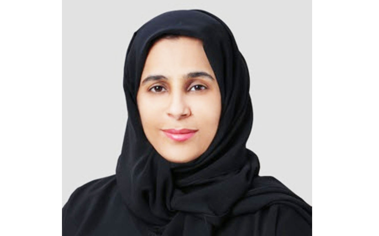 "موزة العامري"
