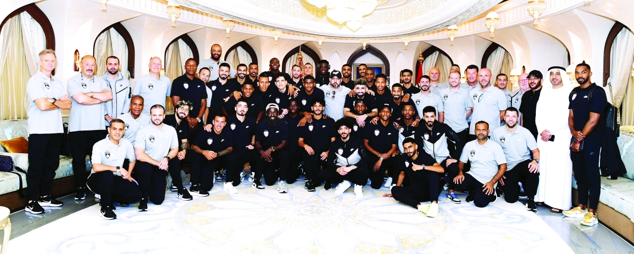 "بعثة نادي العين إلى معسكر إسبانيا في لقطة تذكارية | البيان"