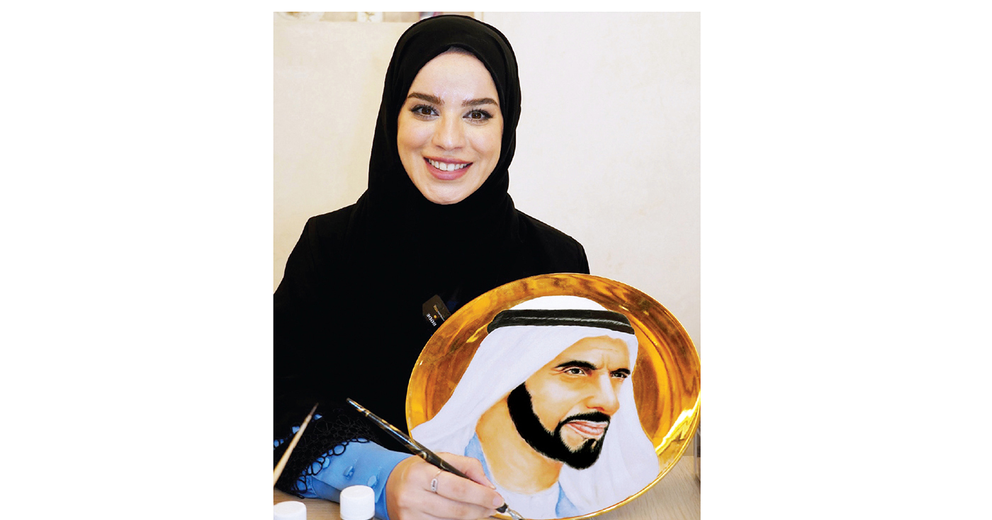 رسومات هاجر البلوشي.. خطوط من الشغف على البورسلان