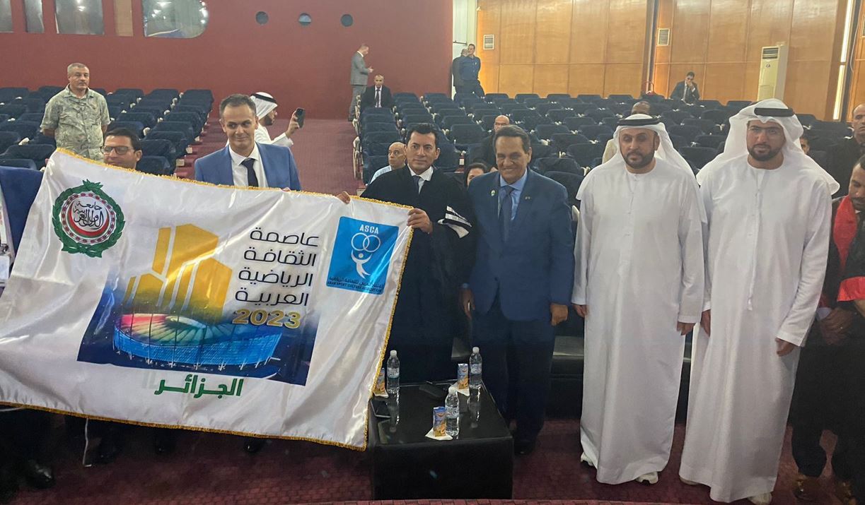 الشارقة تسلم الجزائر جائزة عاصمة الثقافة الرياضية العربية 2023