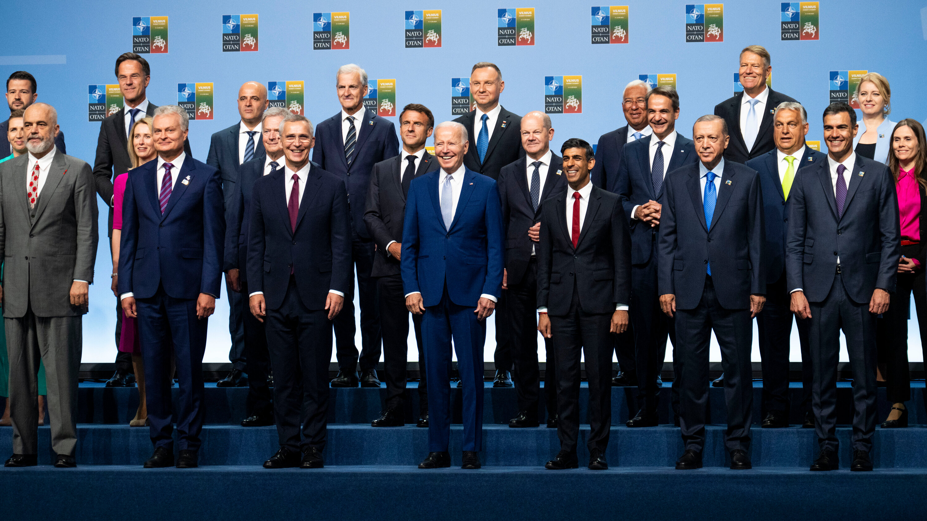 الناتو يقدم ضمانات أمنية لأوكرانيا على درب العضوية